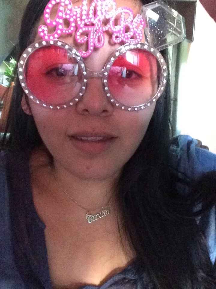 Mi mama me consigui este para mi despedida jajja "Bride to be" me encanto :)