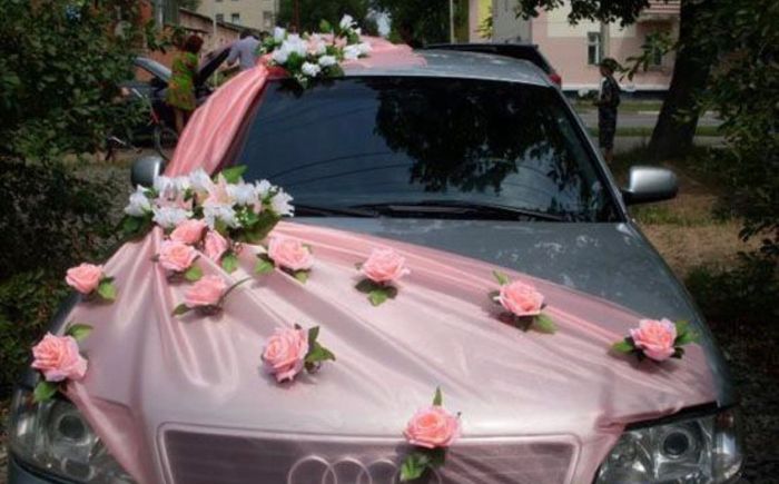 Decoración de auto color rosa - 9
