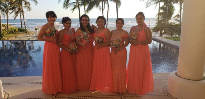 Damas de honor en living coral - 6