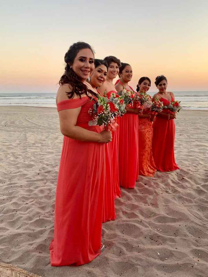 Damas de honor en living coral - 8