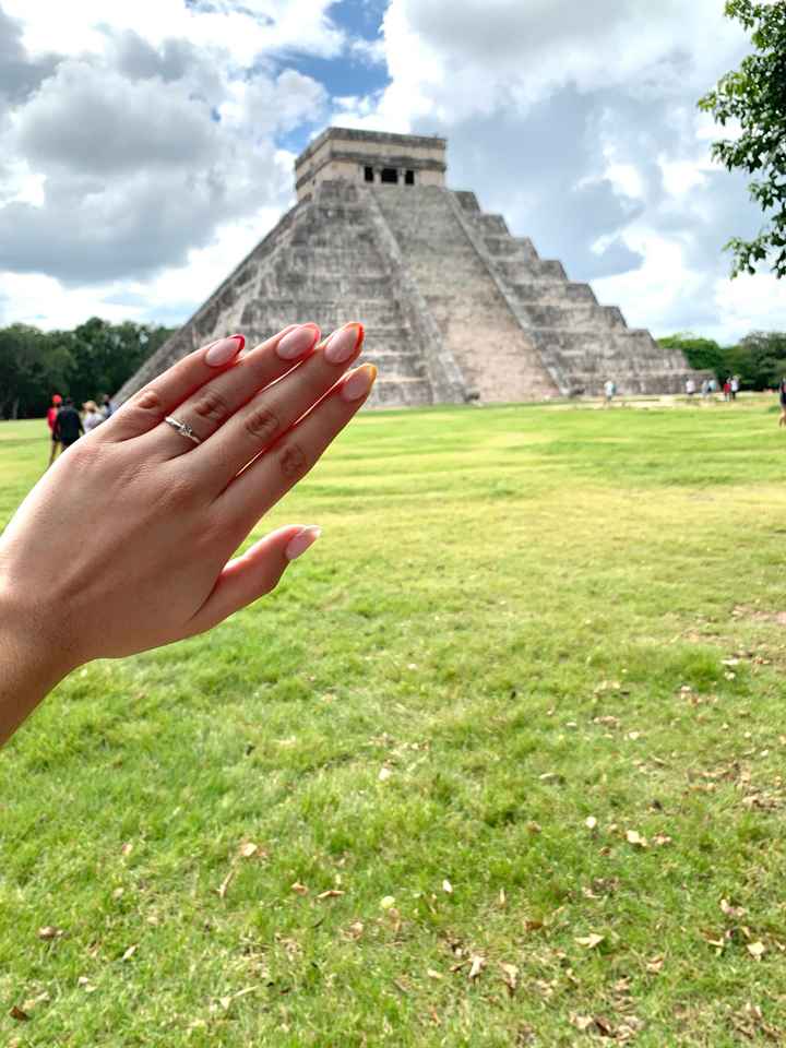 Mi anillo de compromiso, Mónica - 1