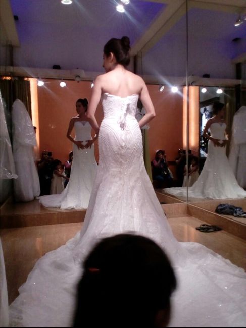 Mi fm me acompaño a la prueba de vestidos y me ayudo a lejirlo también - 7