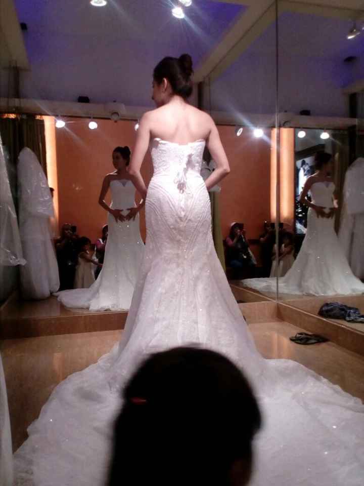 Mi fm me acompaño a la prueba de vestidos y me ayudo a lejirlo también - 7
