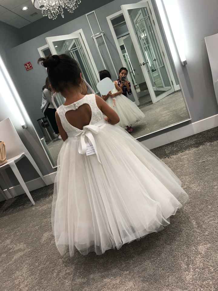 Mi fm me acompaño a la prueba de vestidos y me ayudo a lejirlo también - 8