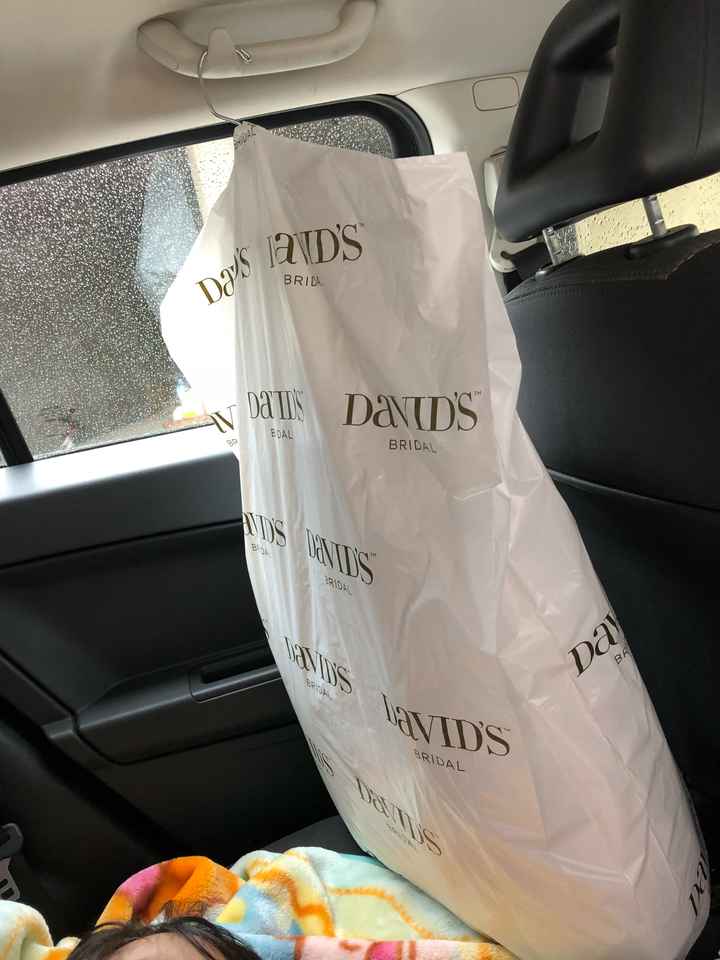 Mi fm me acompaño a la prueba de vestidos y me ayudo a lejirlo también - 9