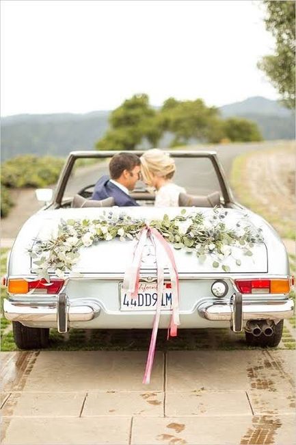 Carro de novios con detalles rosas - 1