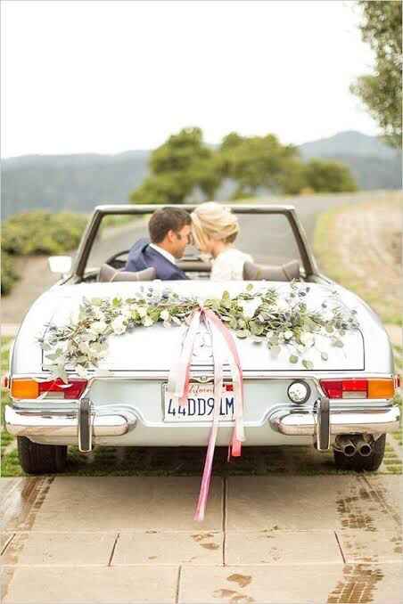 Carro de novios con detalles rosas - 1