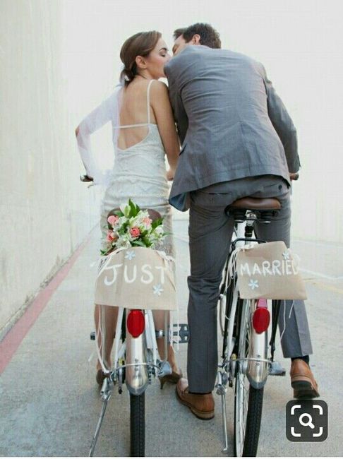 Fotos vestidos de novios en bici - 5