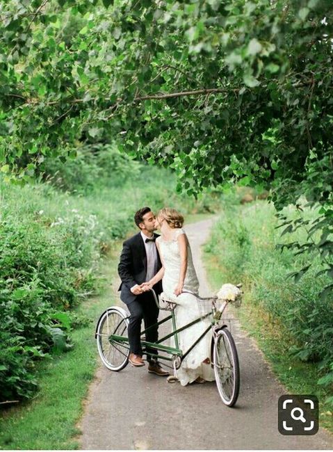 Fotos vestidos de novios en bici - 16