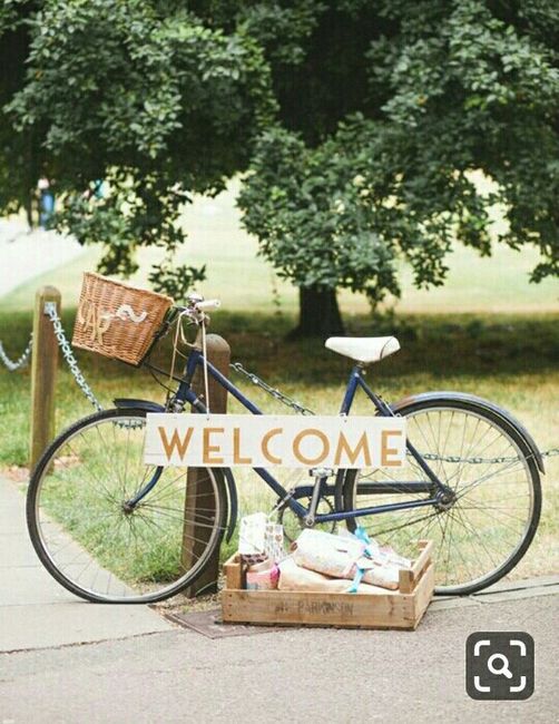 Bici en la entrada de salón - 16