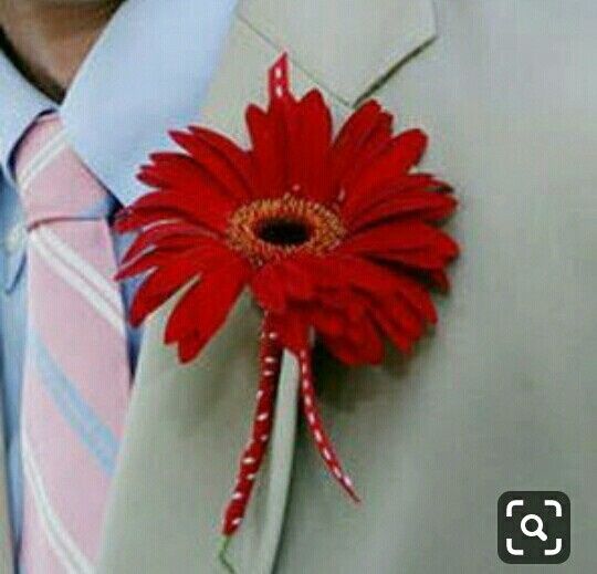 Botounier con gerberas - 11