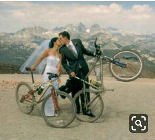 Fotos vestidos de novios en bici - 4