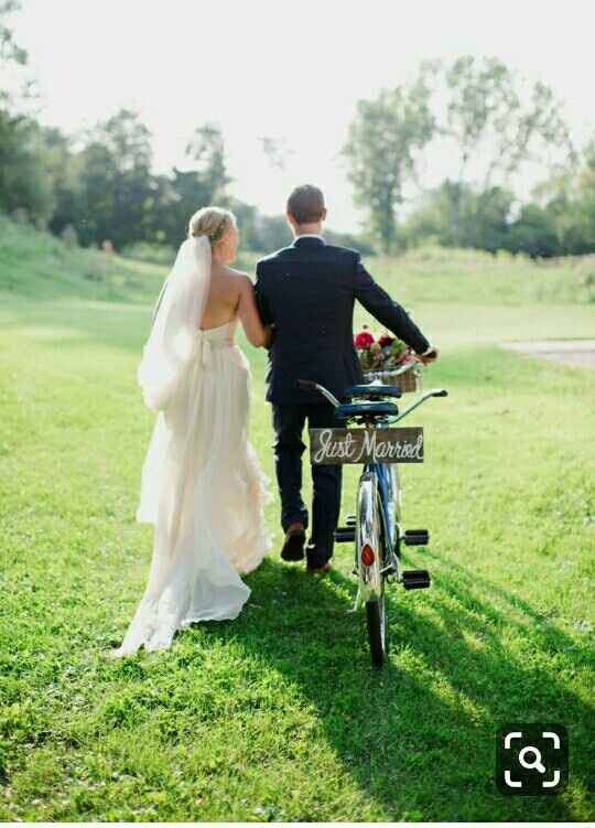 Fotos vestidos de novios en bici - 8
