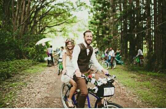 Fotos vestidos de novios en bici - 23