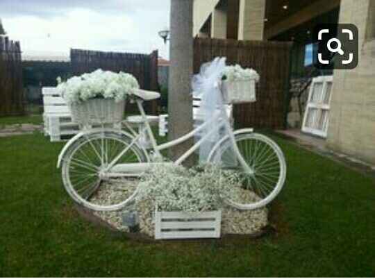 Bici en la entrada de salón - 12