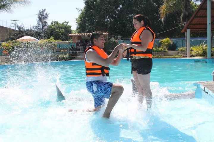 Tienen fotos de cuando les dieron el anillo de compromiso? - 4