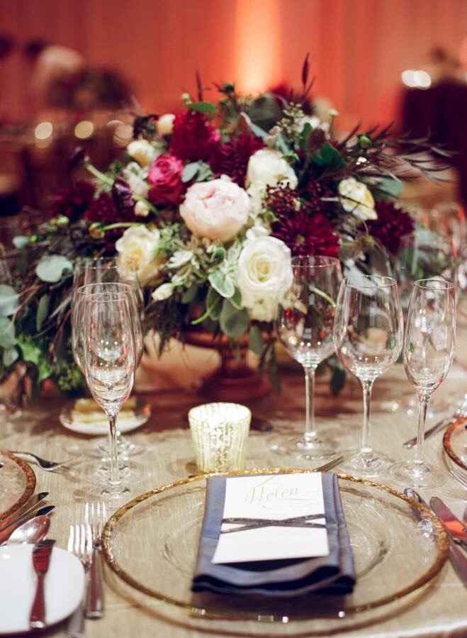 Combinación de colores vino, blanco y azul marino - 1