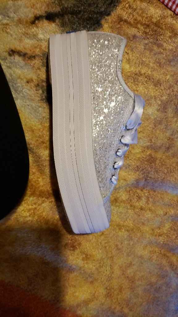 Mis tenis de novia - 1