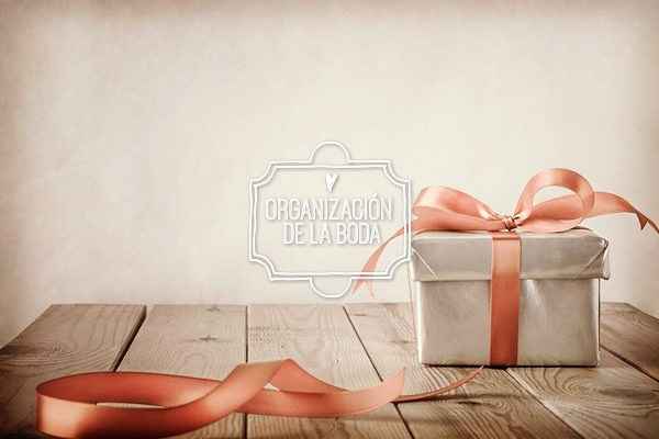 Quien abrio mesa de regalo y donde??