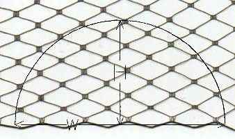 El primer paso es cortar la malla rusa con la forma adecuada para que el velo francés quede perfecto
