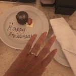 Y desde que me lo dío no dejo de mirarlo y pensar 