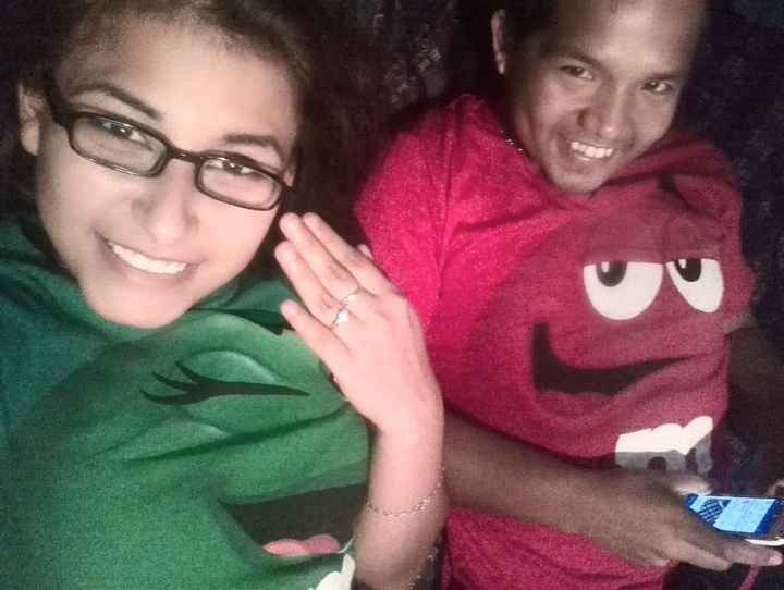 lo de nosotros fue en un aniversario yo habia comprado esas playeras ya que me encantan los m&m y ap