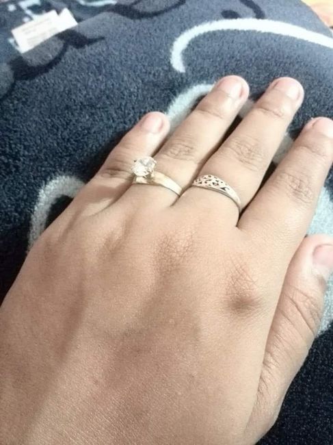 mi anillito! especial ya que es el anillo de compromiso de su mamy la cual fallecio hace un año y su