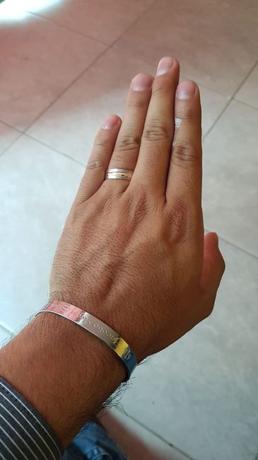 la mano de mi FM jajajaja ya no se lo quiere quitar creo