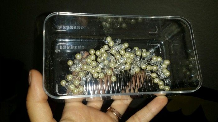 fue una peineta con cristalitos y perlitas