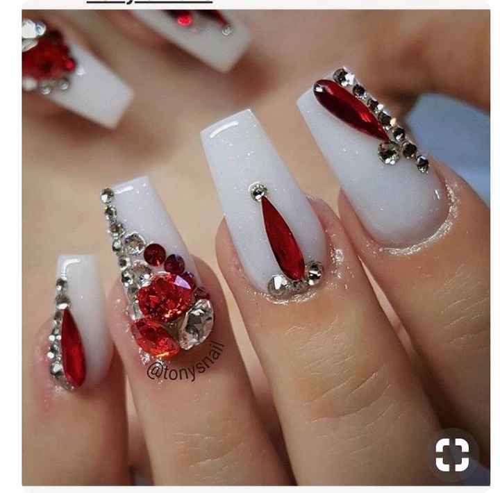 Uñas con pedrería? - 1