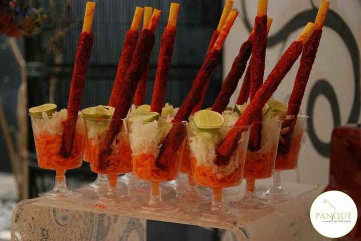 Mesa de postres salados y picosos - 12