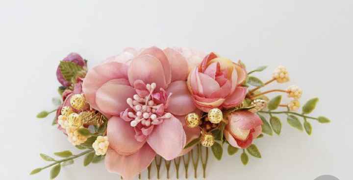 Tocados para novias en tonalidades rosas - 2