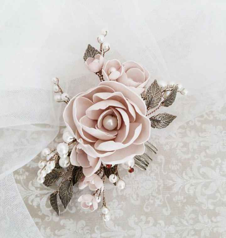 Tocados para novias en tonalidades rosas - 11