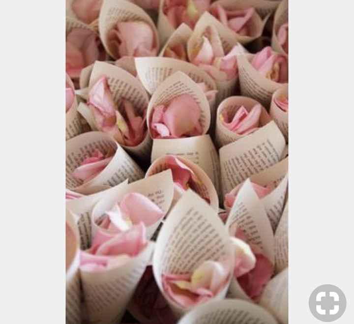 Pétalos rosas para recibir a los novios - 1