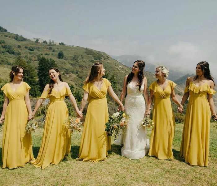 Colores: vestidos amarillos para las damas 9