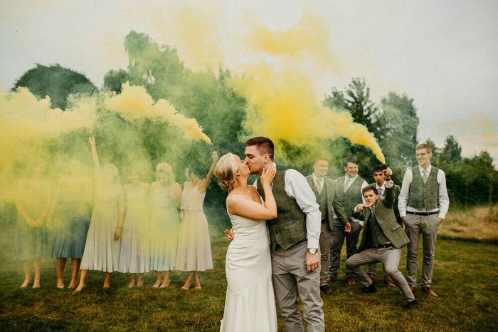 Colores: fotos con humo amarillo 💛 2