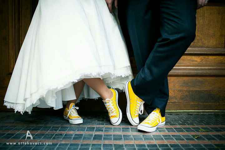 Colores: converses amarillos - 3