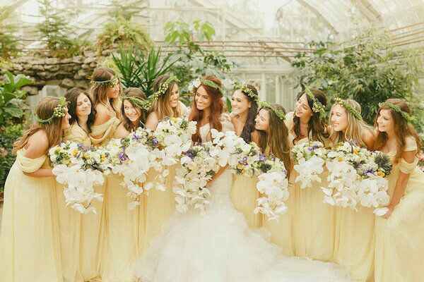 Colores: vestidos amarillos para las damas - 10