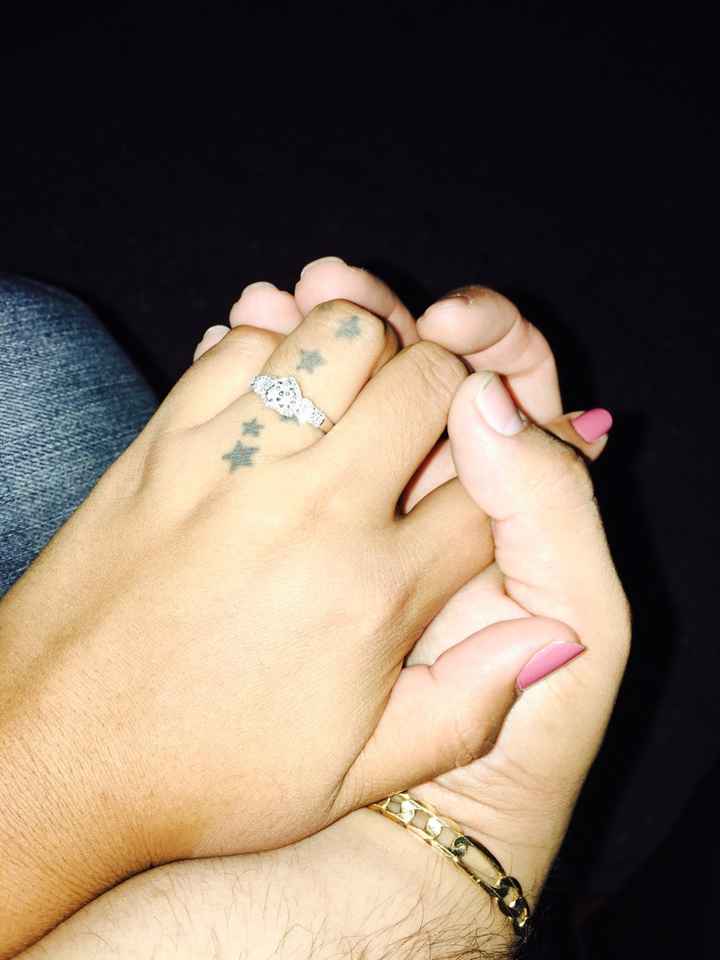 Presuman su anillo jeje - 1