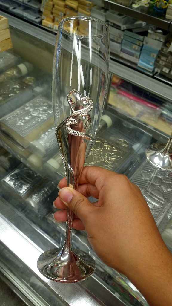 Ayuda con copas de brindis - 1