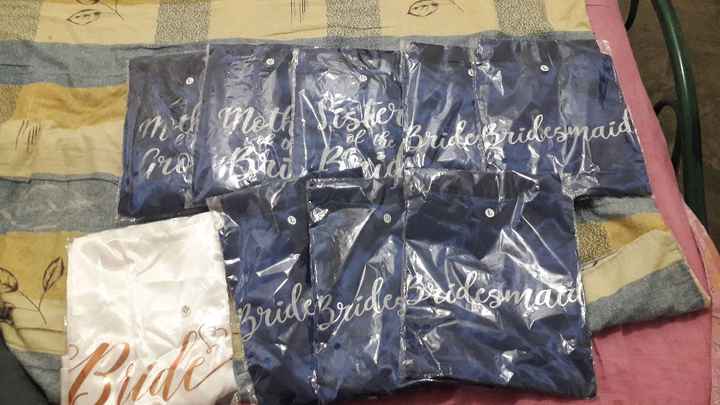 Ahora llegaron las batas de mis damas y familia 💗 - 1