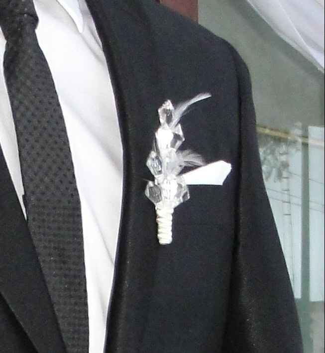 Comparte el boutonniere que usó tu esposo el día de la boda!! - 1
