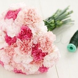 8. bouquet claveles tonos rosas 