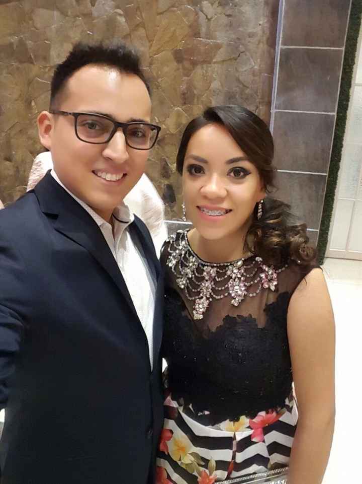 se le olvido la corbata :(