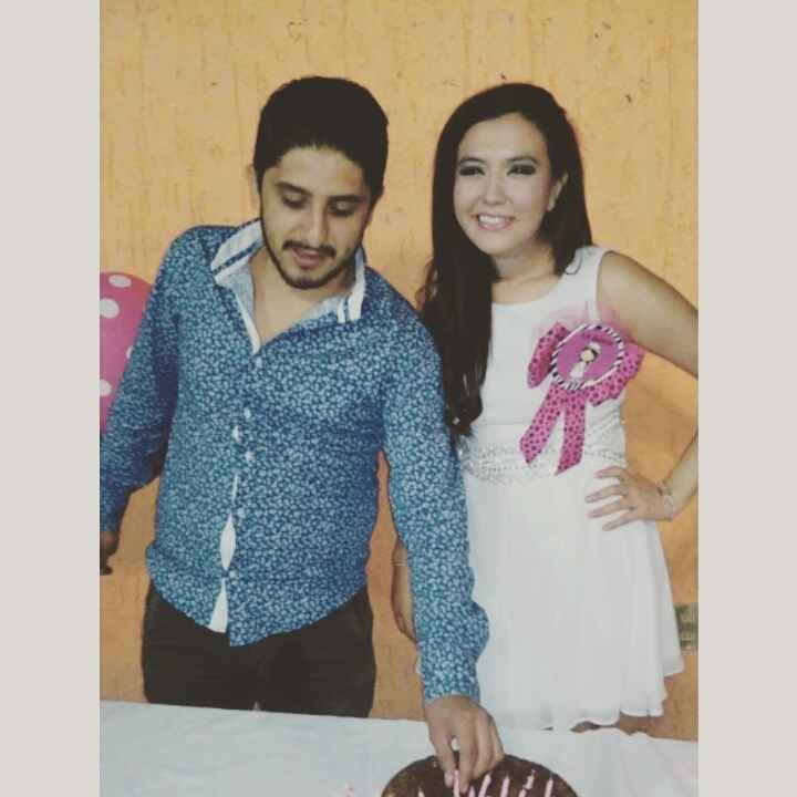 feliz cumpleaños ala noviaa.. 