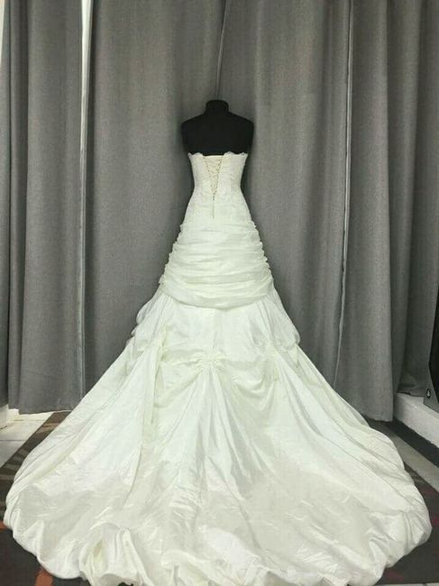  Presuman su vestido - 1
