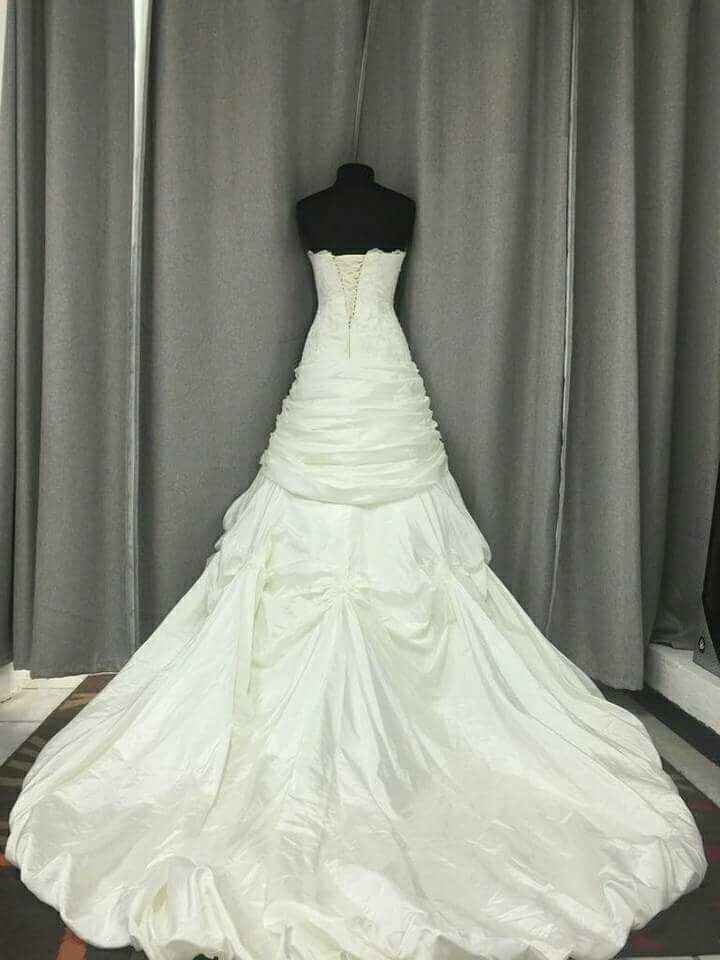  Presuman su vestido - 1