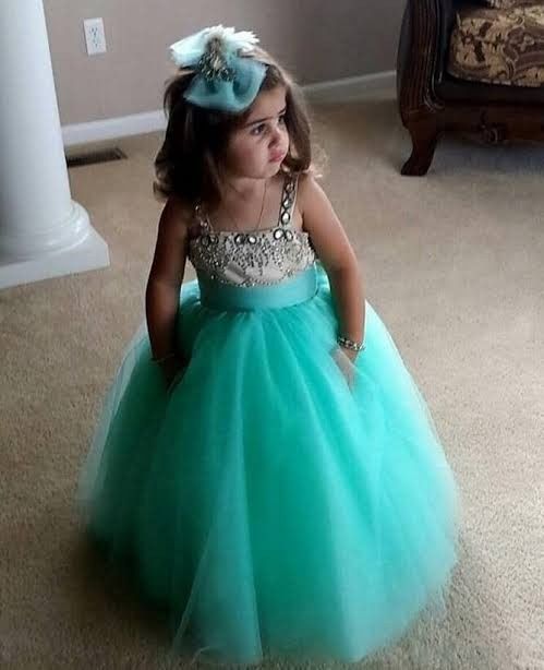 Damas con vestido color JADE 🌟 10