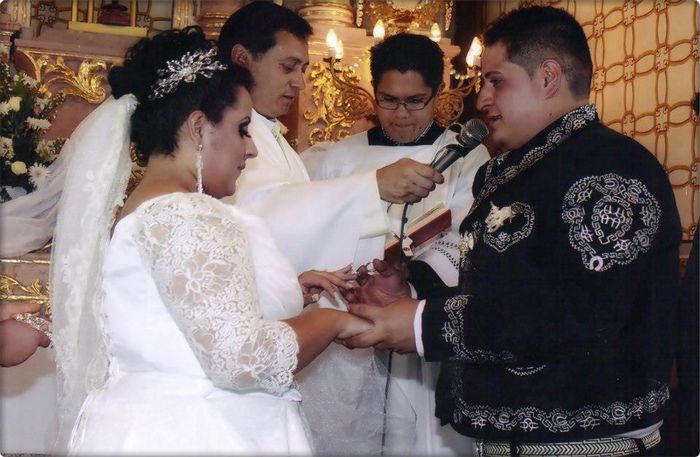 Poniendome el anillo 