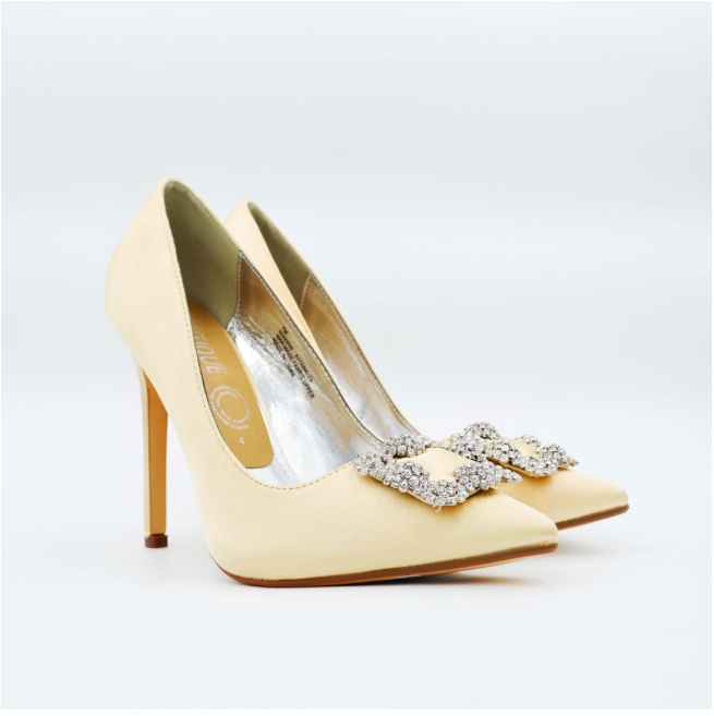 Son los tradicionales, aunque nos son Valentino jajaja los ofertan en una boutique a buen precio.